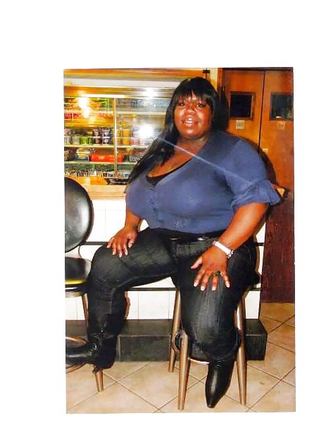 Sexy mujer negra con enormes tetas
 #8552097