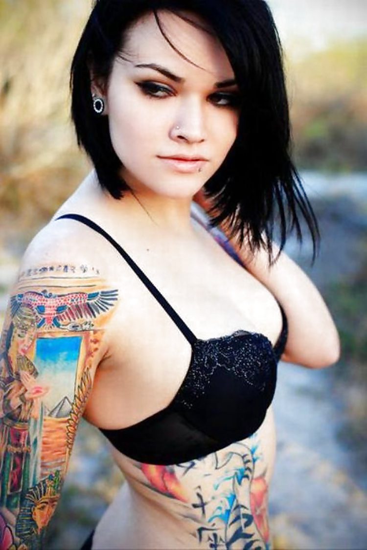刺青のある女性の写真 2
 #10532253