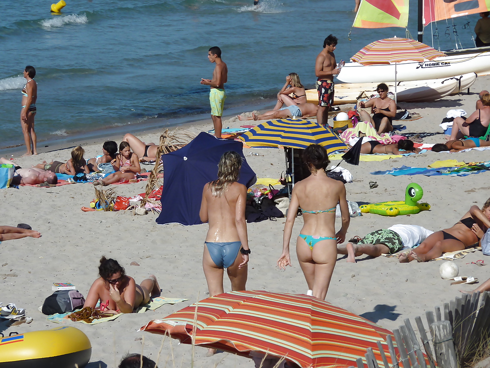 Voyeur - linda chica en tanga en la playa (en corsica)
 #14748607