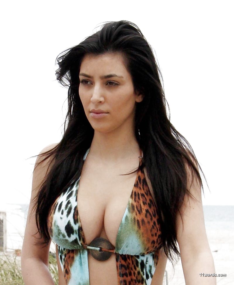 Kim kardashian en la piscina
 #565935