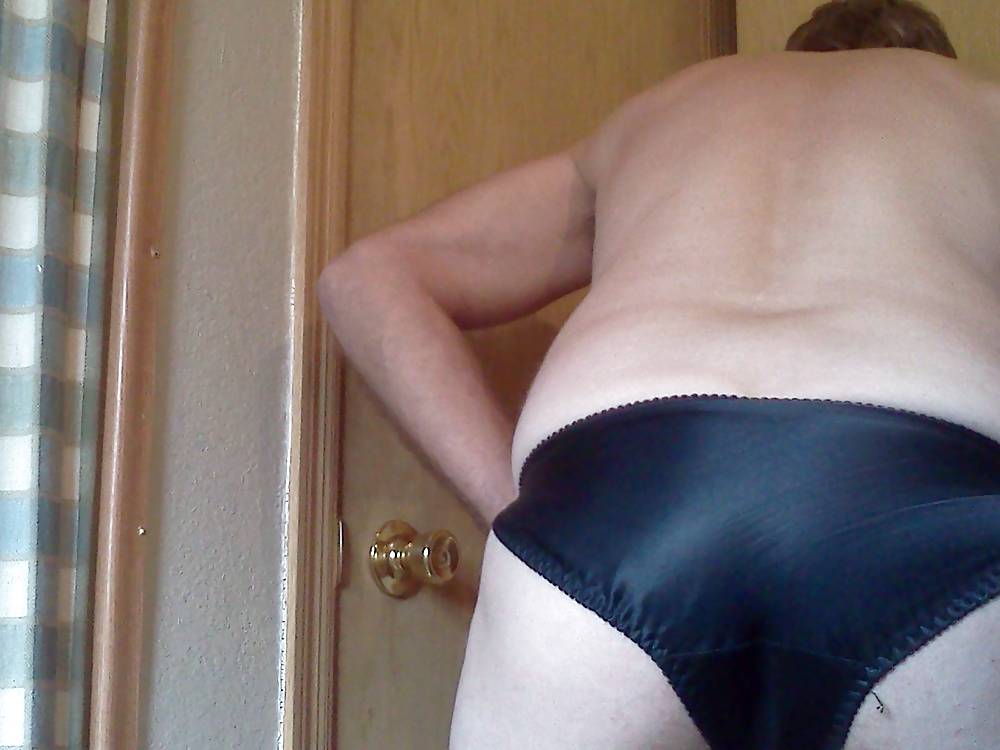 Love the satin
 #10977236