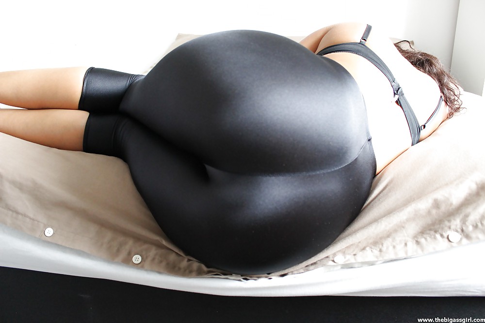 Lycra Arsch Abspritzen Große Beute Shorts Glänzend Hintern Anbetung #20778119