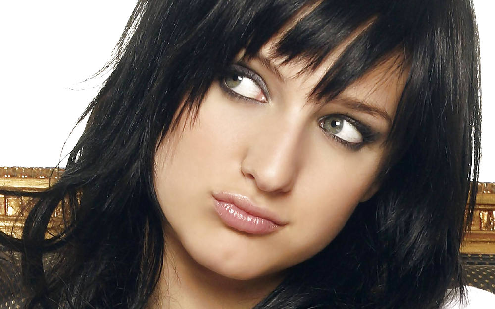 Ashlee simpson
 #22399901