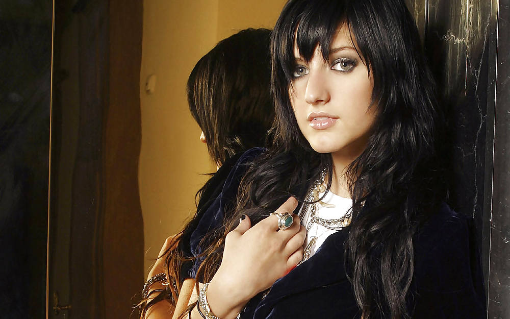 Ashlee Simpson #22399909