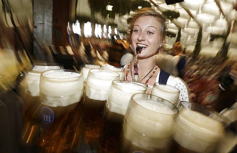 Karl grubers beerfest ragazze 3
 #18969573