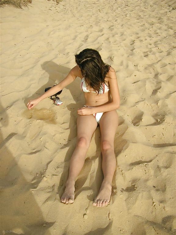 NICE BEACH GIRL