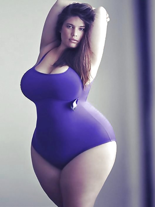 Wide hips #11862469