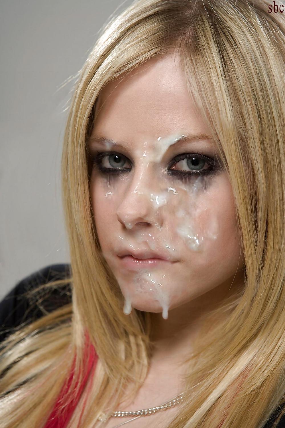 Avril Lavigne fakes #6446995