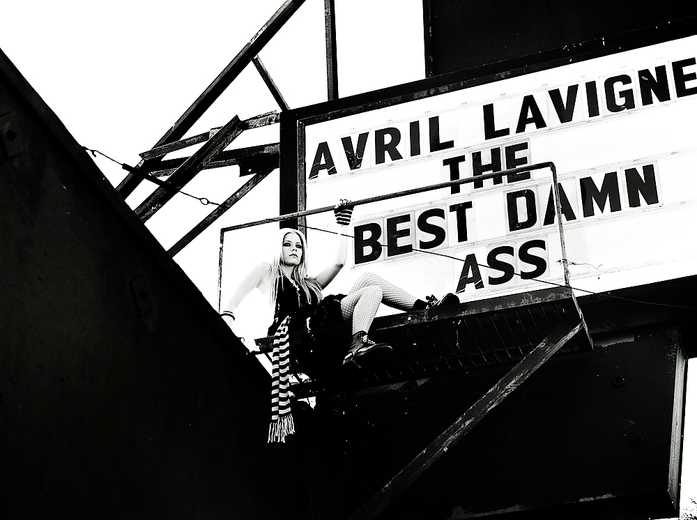 Avril Lavigne fakes #6448271