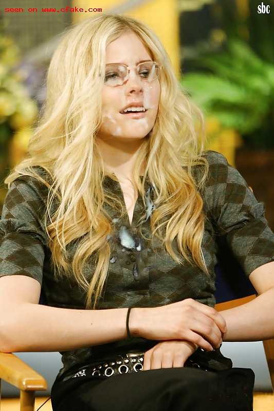 Avril Lavigne fakes #6448411