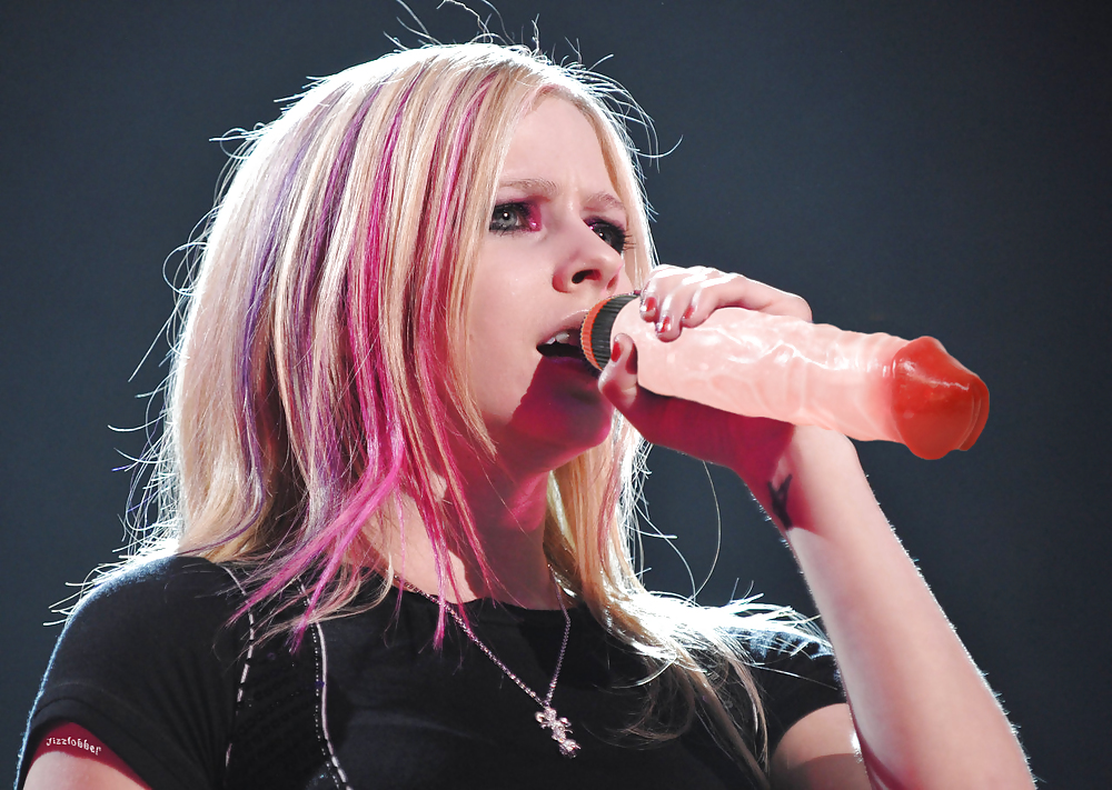 Avril Lavigne fakes #6449512