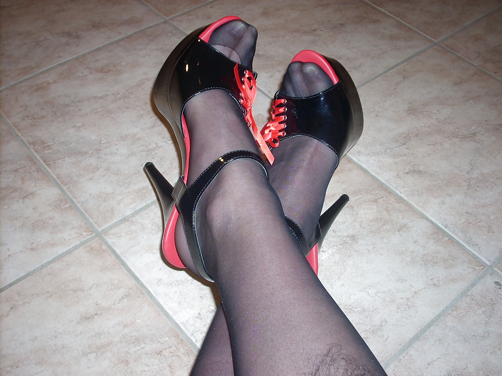 I miei nuovi sandali neri e rossi
 #5954902