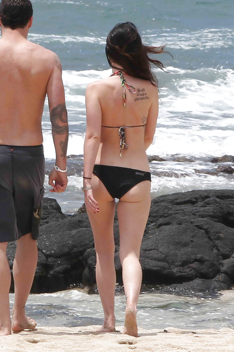 Megan fox bikini en una playa de hawaii
 #5280161
