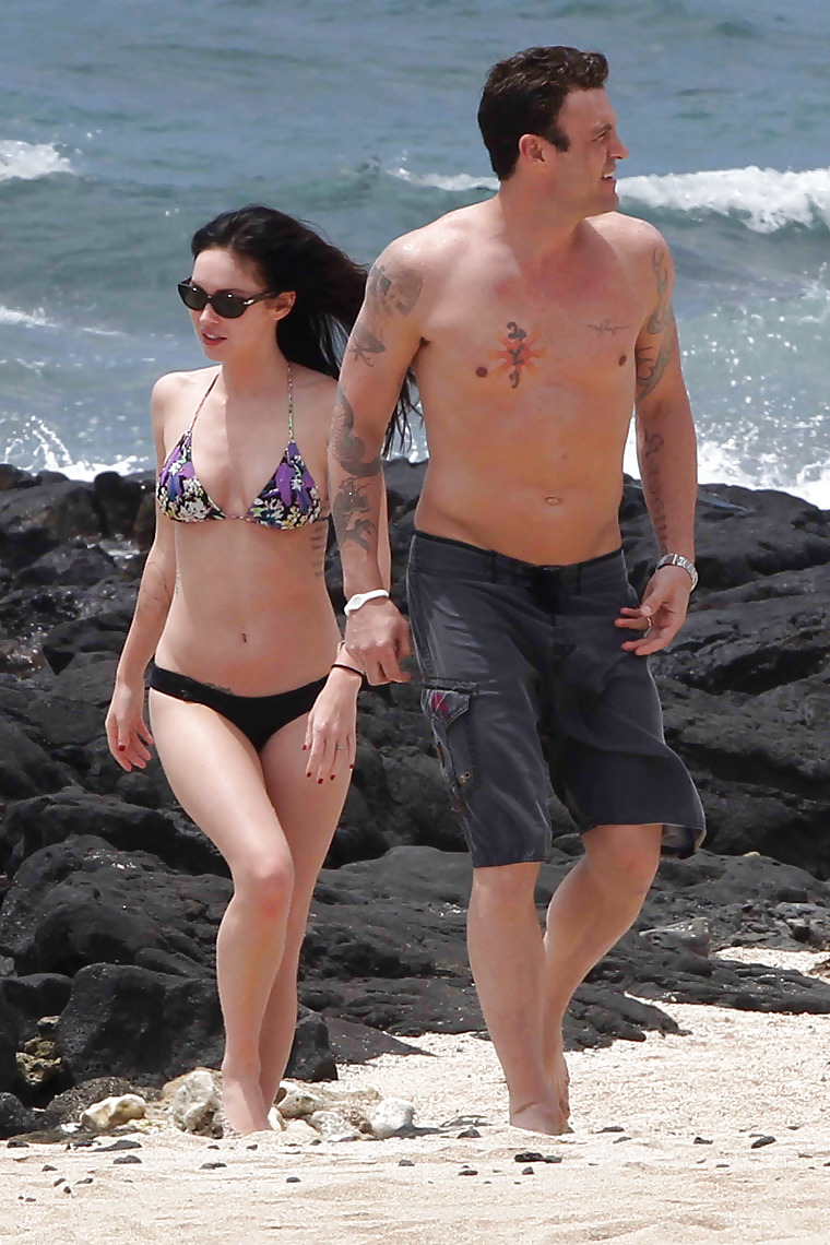 Megan fox bikini en una playa de hawaii
 #5280391