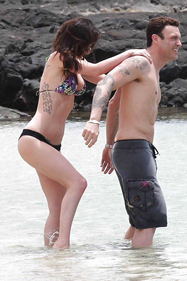 Megan fox bikini en una playa de hawaii
 #5280423