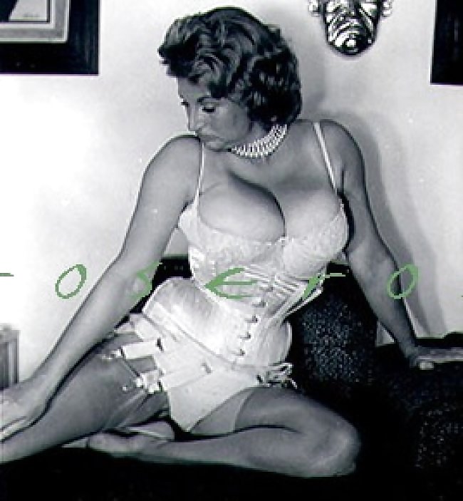 Retro beauties in B&W #4027608