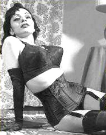 Retro beauties in B&W #4027884