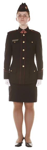 Mujeres en pantimedias y uniforme
 #18494080