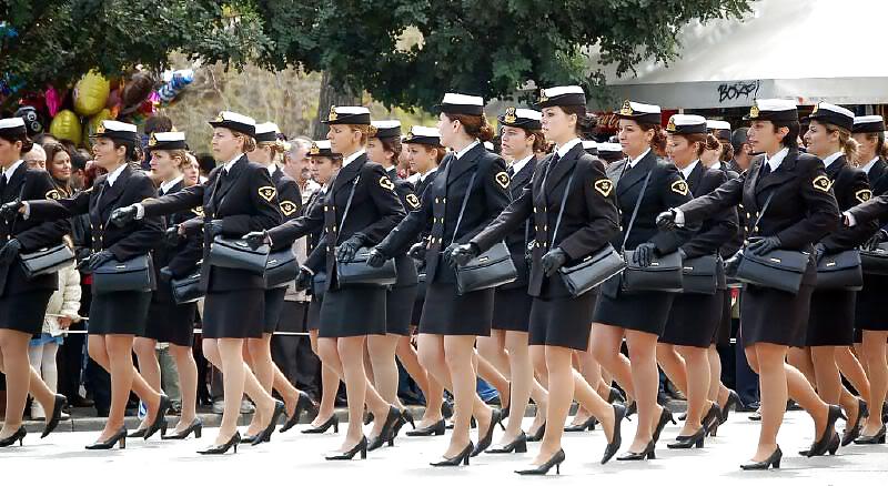 Frauen In Strumpfhosen Und Uniform #18494204