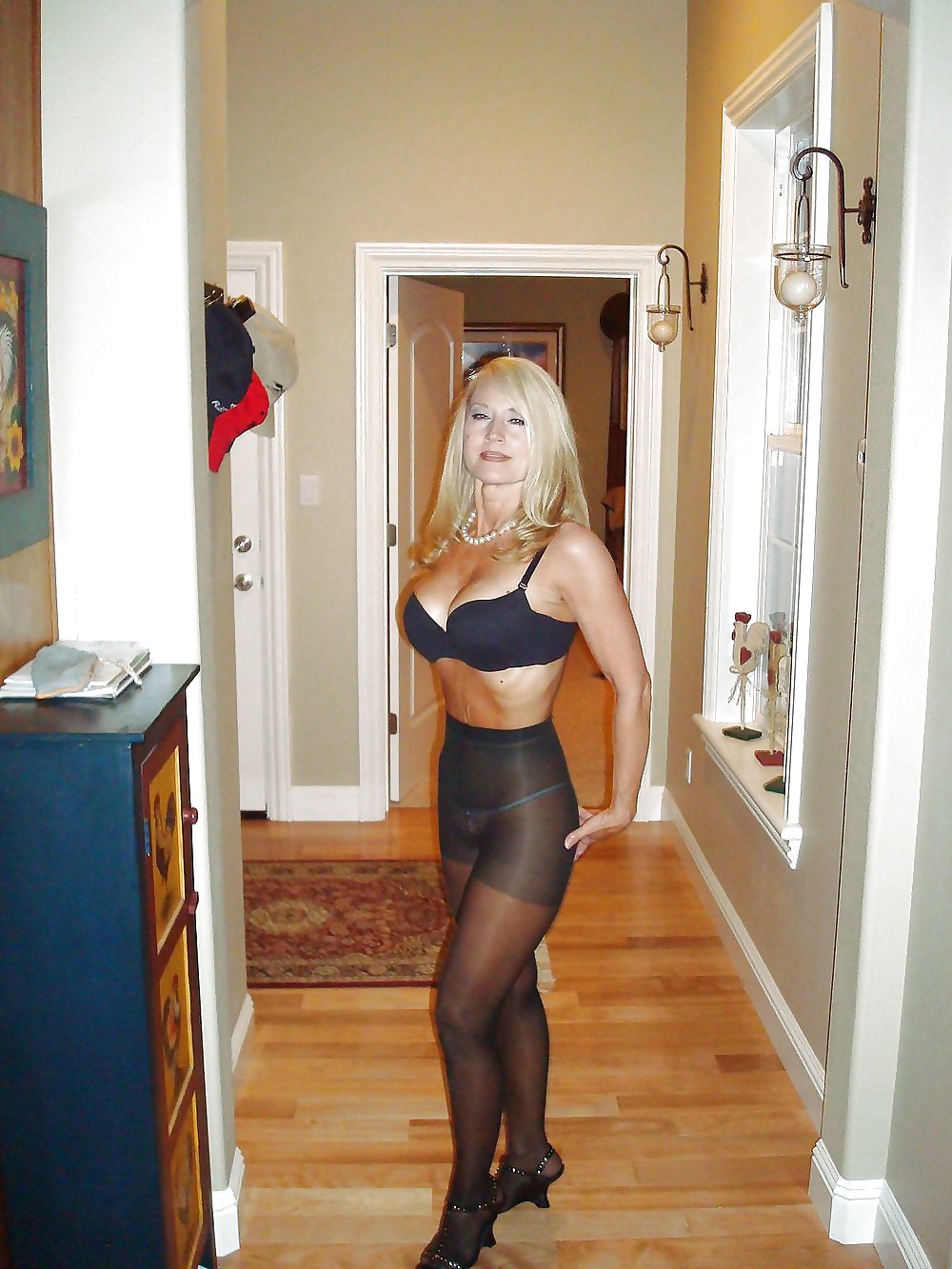 She's Sexy In Pantyhose!! #21529526