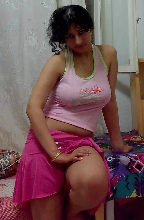 Sexy mujer árabe y las niñas
 #22058268