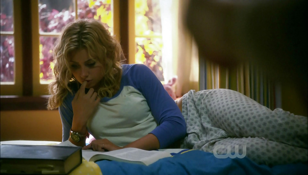 Alyson michalka
 #18328023