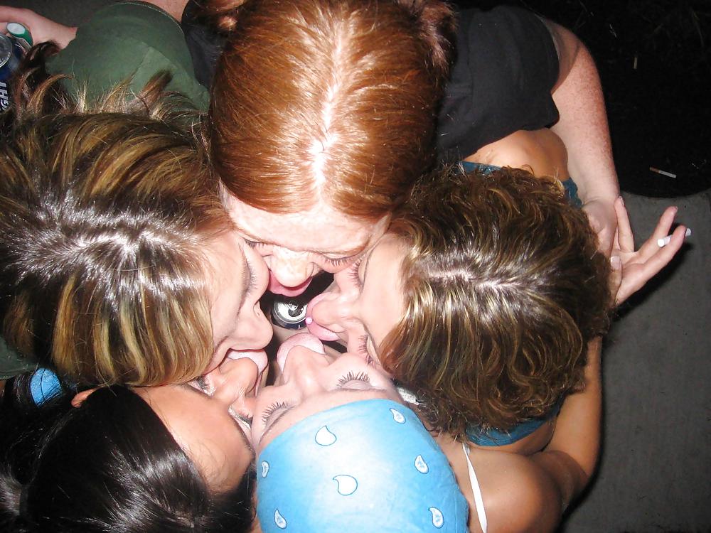 Kissing Girls #4578038