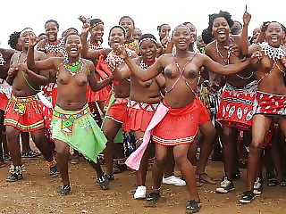 Einige Afrikanische Stammes Mädchen #19880179