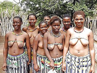 Einige Afrikanische Stammes Mädchen #19880316