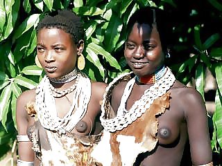 Einige Afrikanische Stammes Mädchen #19880375
