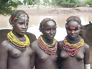 Einige Afrikanische Stammes Mädchen #19880422