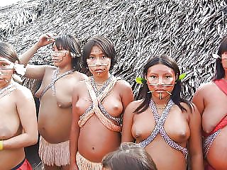 Einige Afrikanische Stammes Mädchen #19880536