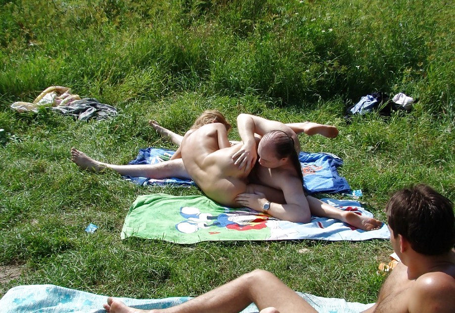 Sexo en grupo amateur en la playa #rec voyeur g5
 #6566292
