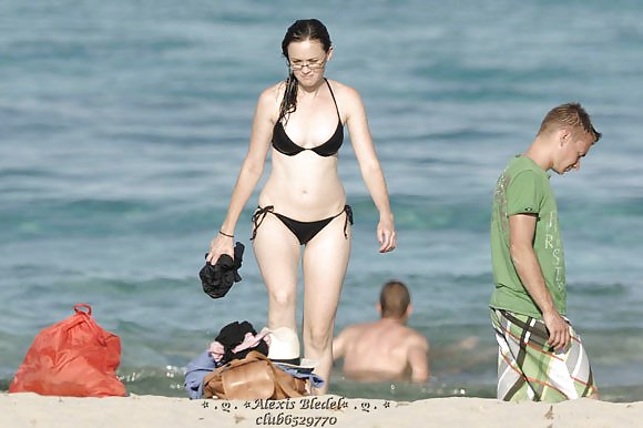 Alexis Bledel In Einem Bikini. (123) #13006334