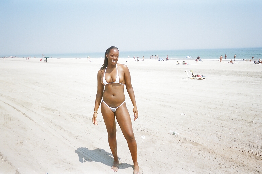 Wonderfulbikinis sexy black lady nude in public #2623472