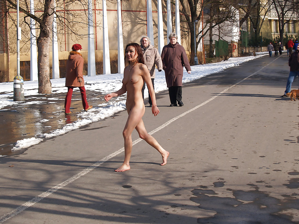 öffentliche Nacktheit Mädchen # 11 #16014271