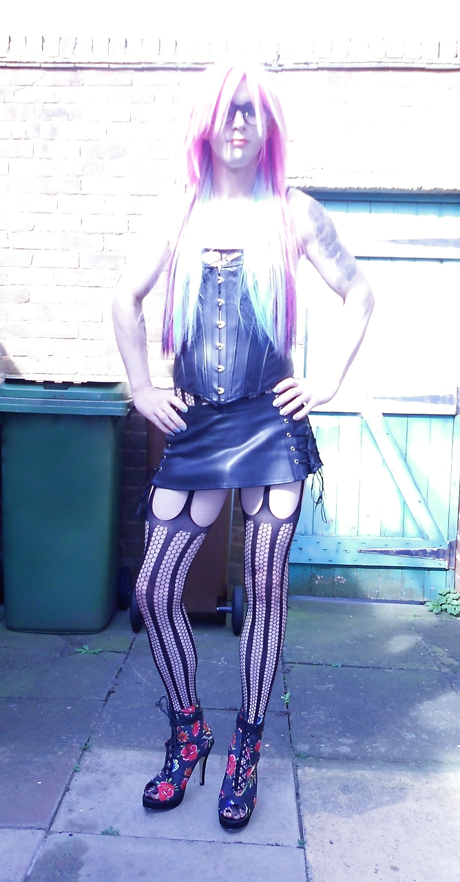 Tranny Kitty Emo Goth Rock Chick Pics 2 ( outdoors ) Prt 2 #14950724