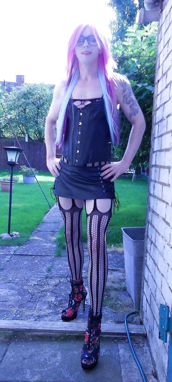 Tranny kitty emo goth rock chick pics 2 ( outdoors ) prt 2
 #14950757