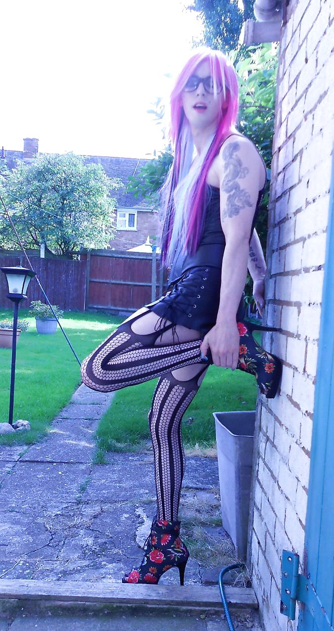 Tranny kitty emo goth rock chick pics 2 ( outdoors ) prt 2
 #14950773