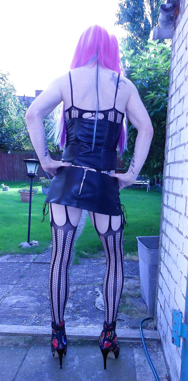 Tranny kitty emo goth rock chick pics 2 ( outdoors ) prt 2
 #14950778