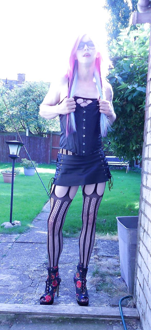 Tranny Kitty Emo Goth Rock Chick Pics 2 ( outdoors ) Prt 2 #14950794