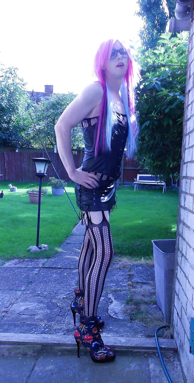 Tranny Kitty Emo Goth Rock Chick Pics 2 ( outdoors ) Prt 2 #14950801