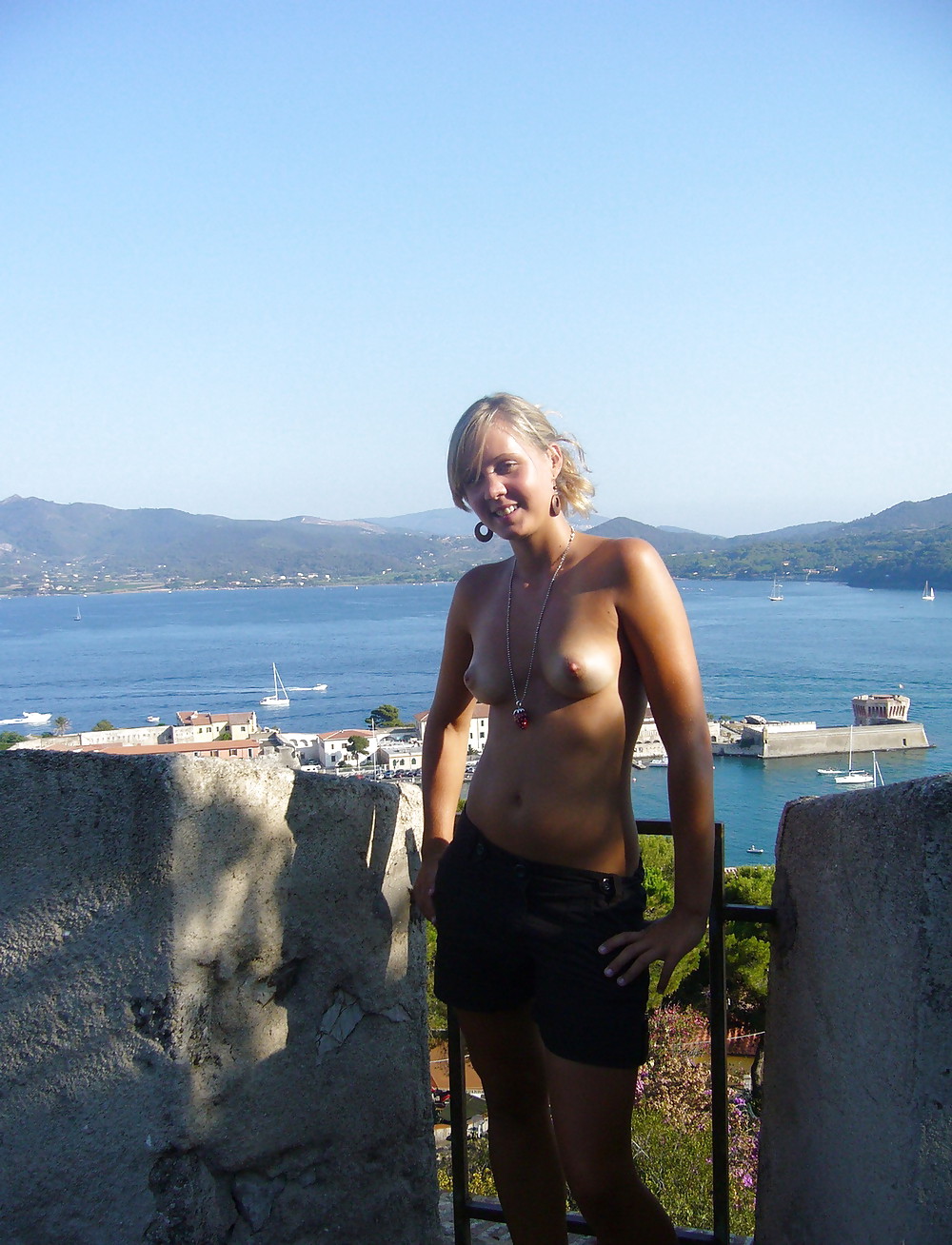 Sexy Blondine Im Freien #12298482