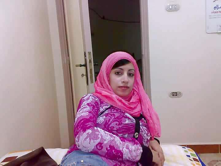 ヒジャブのアラブ人
 #15721350