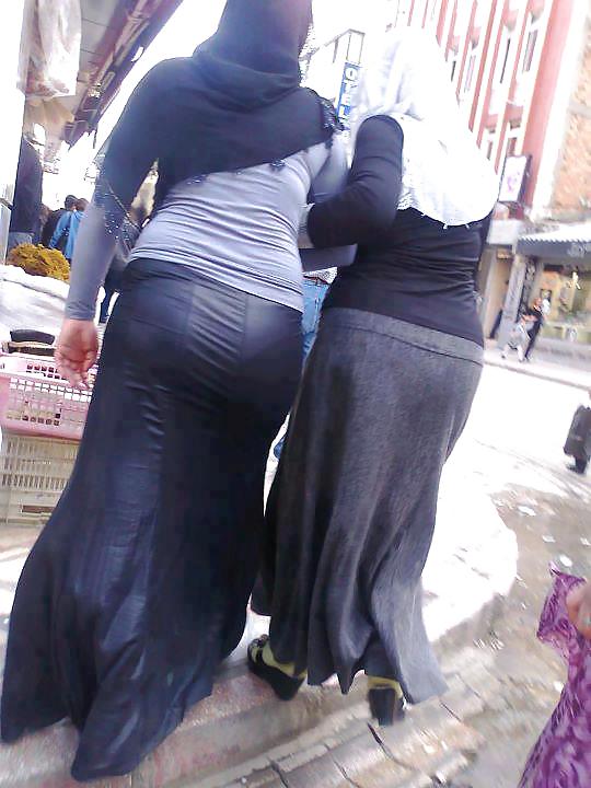 ヒジャブのアラブ人
 #15721396