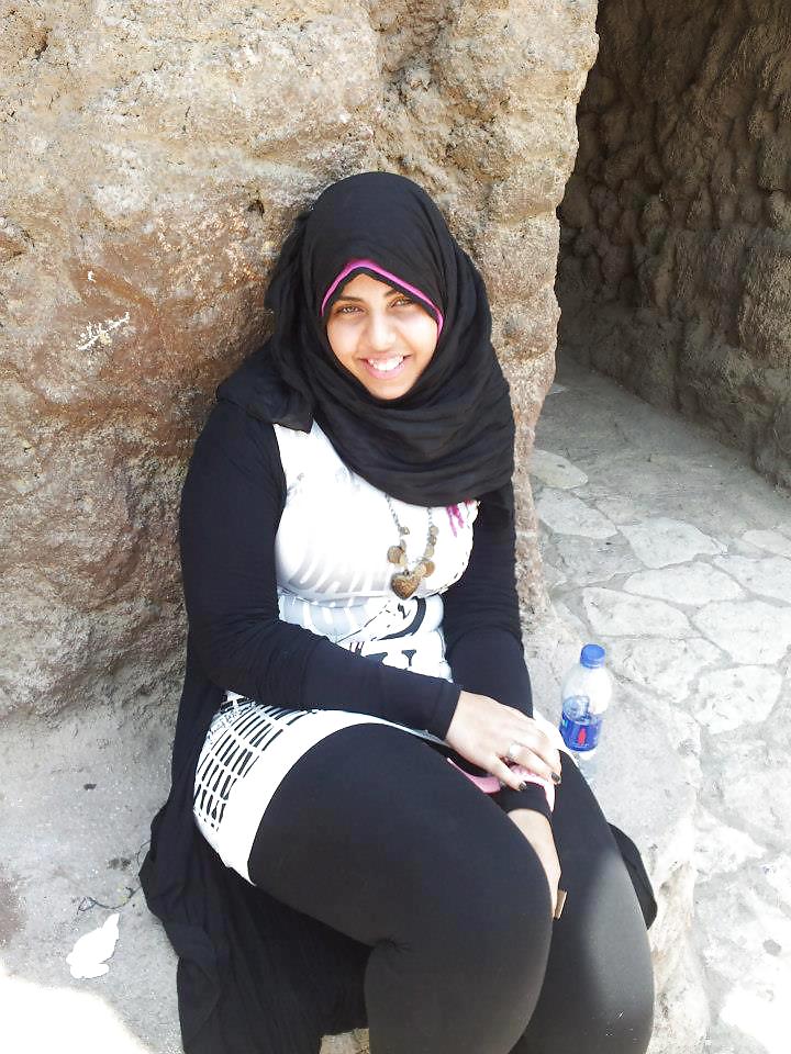 ヒジャブのアラブ人
 #15721407