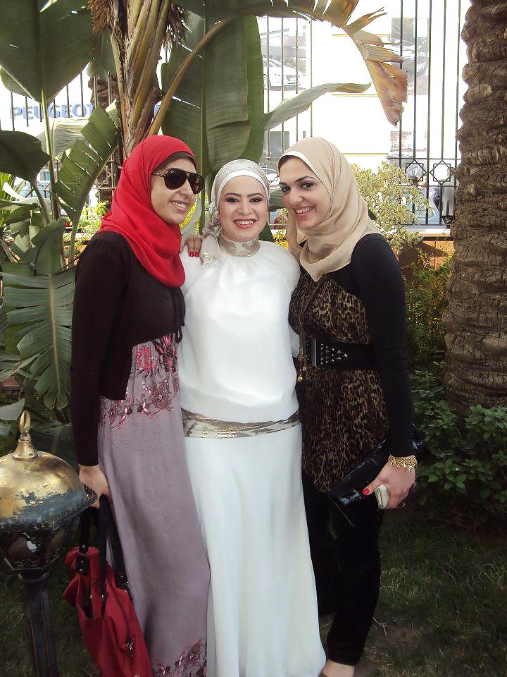 ヒジャブのアラブ人
 #15721413