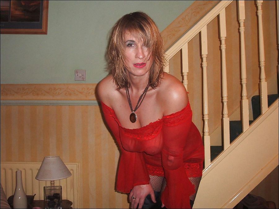 Hot milf posando sexy en casa
 #12087168