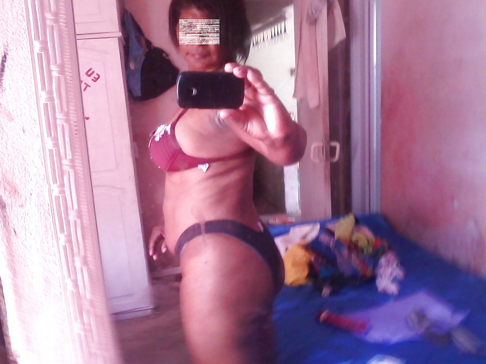 Friend shows me her shower by phone pics