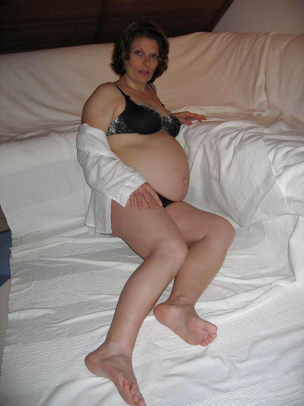 HORNY PREGNANT MOM #9649054